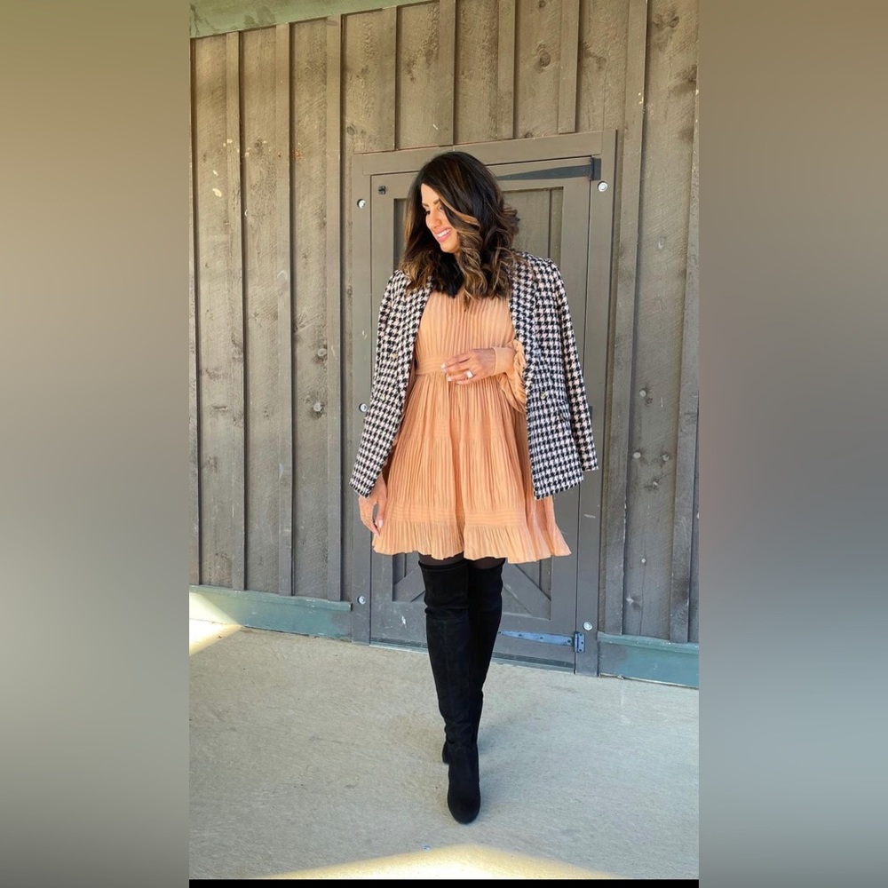 H&M Dress… Size M. Gently worn and in great condition.